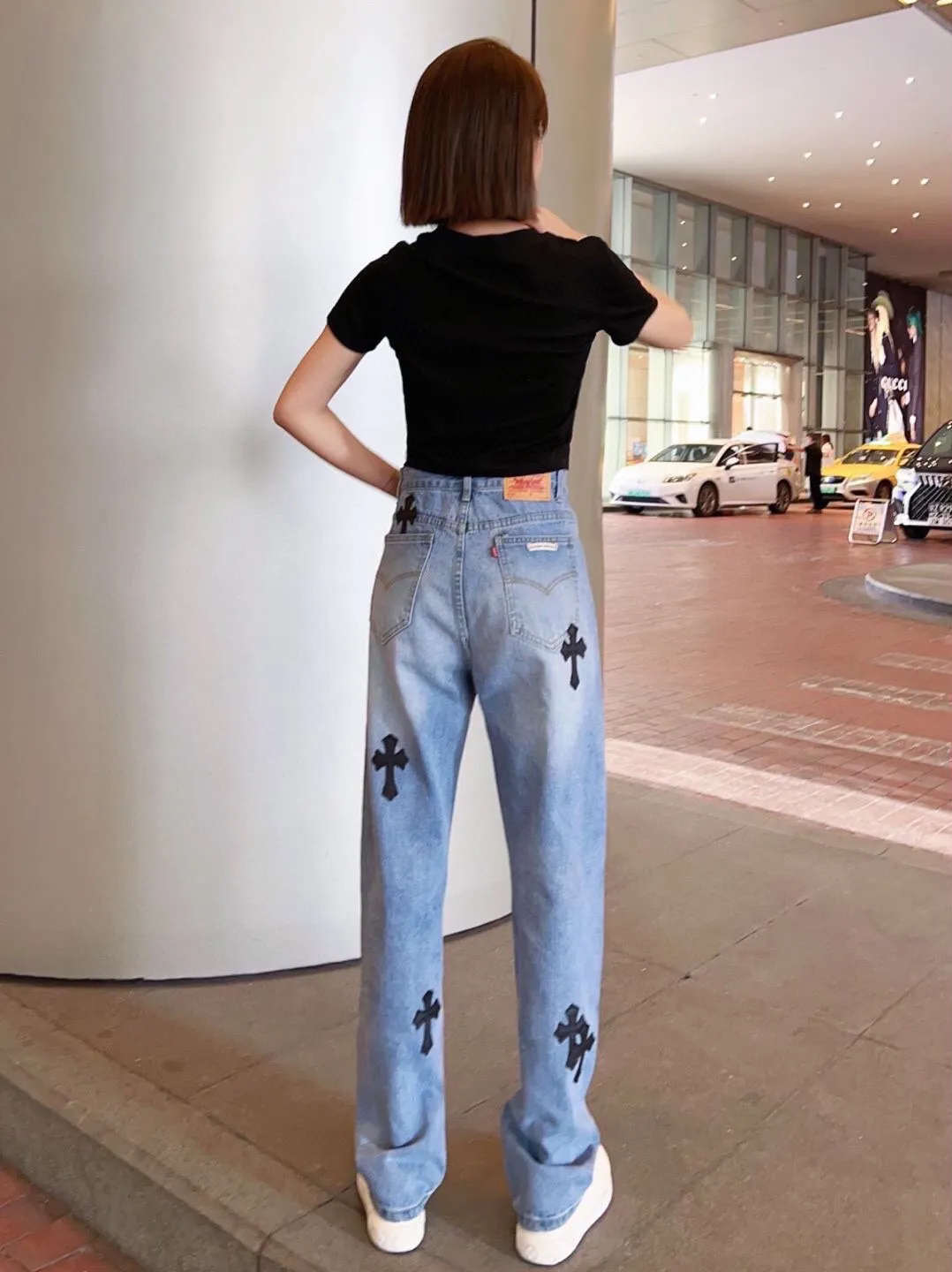 P230 Top version (printed black leather) Top version Chrome Hearts jeans with leather and black denim. As we all know, chromehearts jeans use vintage Levis jeans as the base plate for creation. They usually add their own unique silver buckles and silver ornaments, plus leather embellishments. This is what doubles the value of these vintage jeans, because the base plate is Vintage jeans, jeans themselves have become very soft and comfortable after years of baptism, which can be distinguished from ordinary jeans. Regarding the size, you should also refer to the pants data. Style number: 1255# Color: printed black leather Size: 28 30 32 34 28 Waist 86 Hips 100 Pants length 102 30 Waist 90 Hips 104 Pants length 104 32 Waist 94 Hips 108, pants length 106 34, waist 98, hips 112, pants length 110